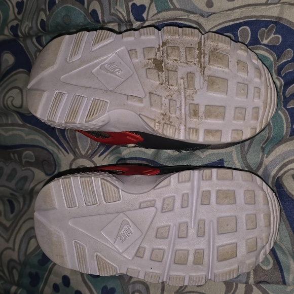 Nike AIR max Kids Sneakers in Black and Red - Picture 2 of 4